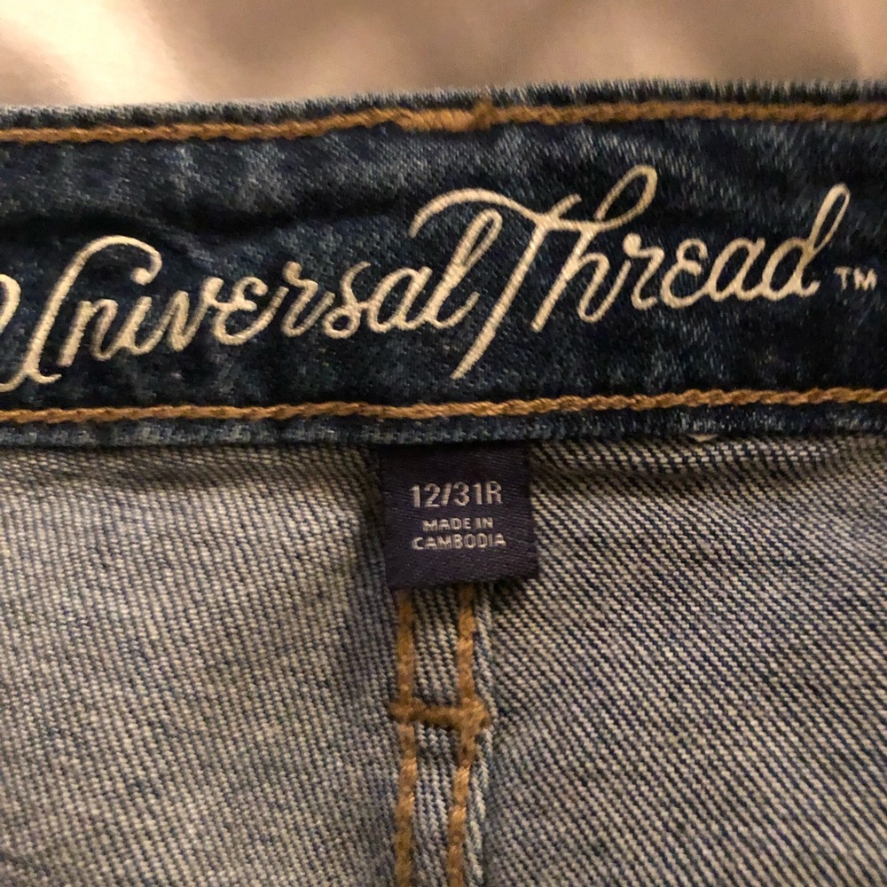 NWT Universal Thread Jean Ripped Shorts - Picture 4 of 5